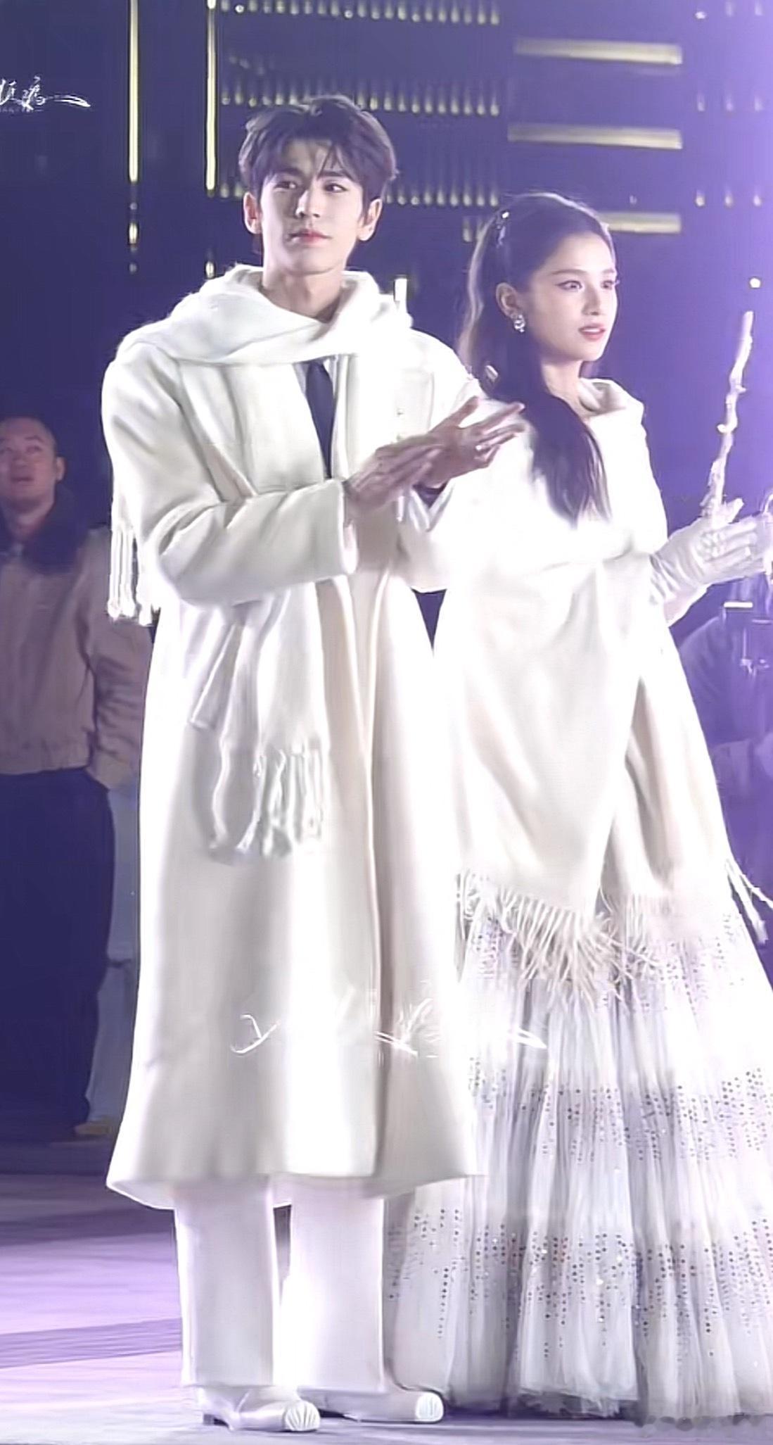 张凌赫张婧仪真是美我一大跳 