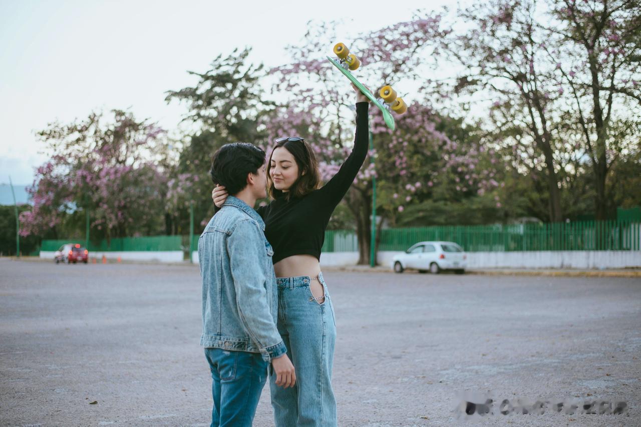为什么很多男人找的婚外女人不如妻子，真相很扎心！
 
问：我和老公从大学就在一起