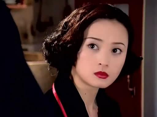 再看《半生缘》，就会越心疼曼璐！
曼璐在的时候，妈妈和奶奶请着佣人，吃的很丰盛！