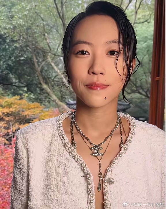 仔细看还是可以看到一条线你们知道窦靖童的这条线这是怎么来的吗 