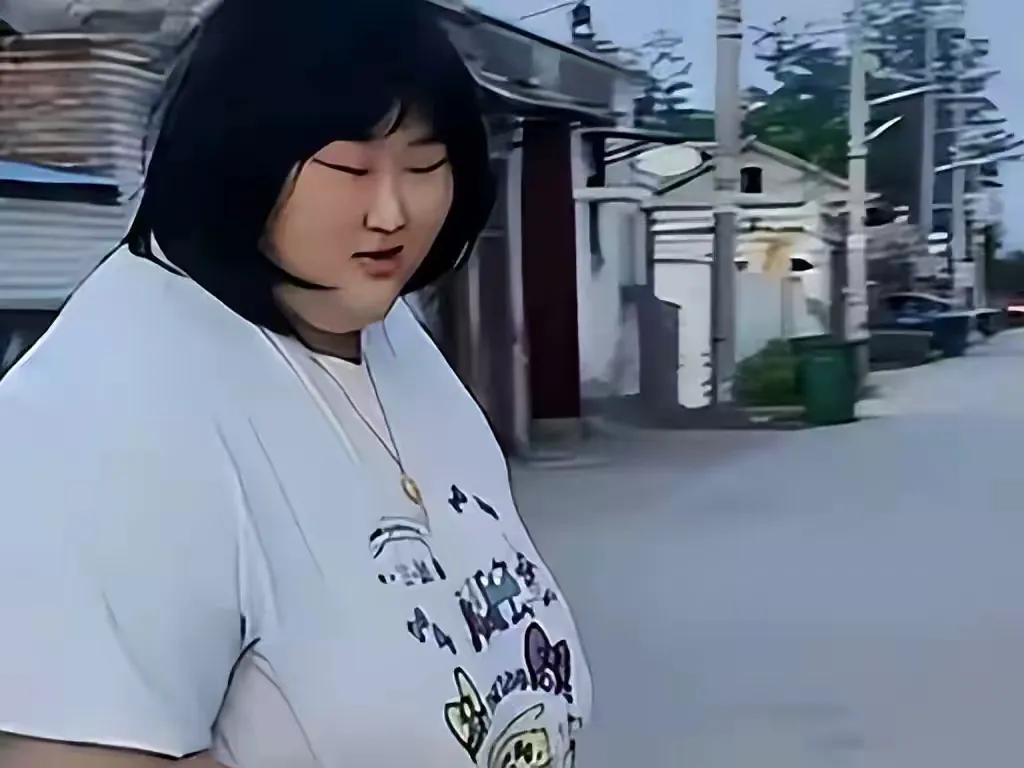 不上班不操心身材丰满圆润，大衣哥女儿雪梅活成了所有女人的榜样
大衣哥女儿朱雪梅婚