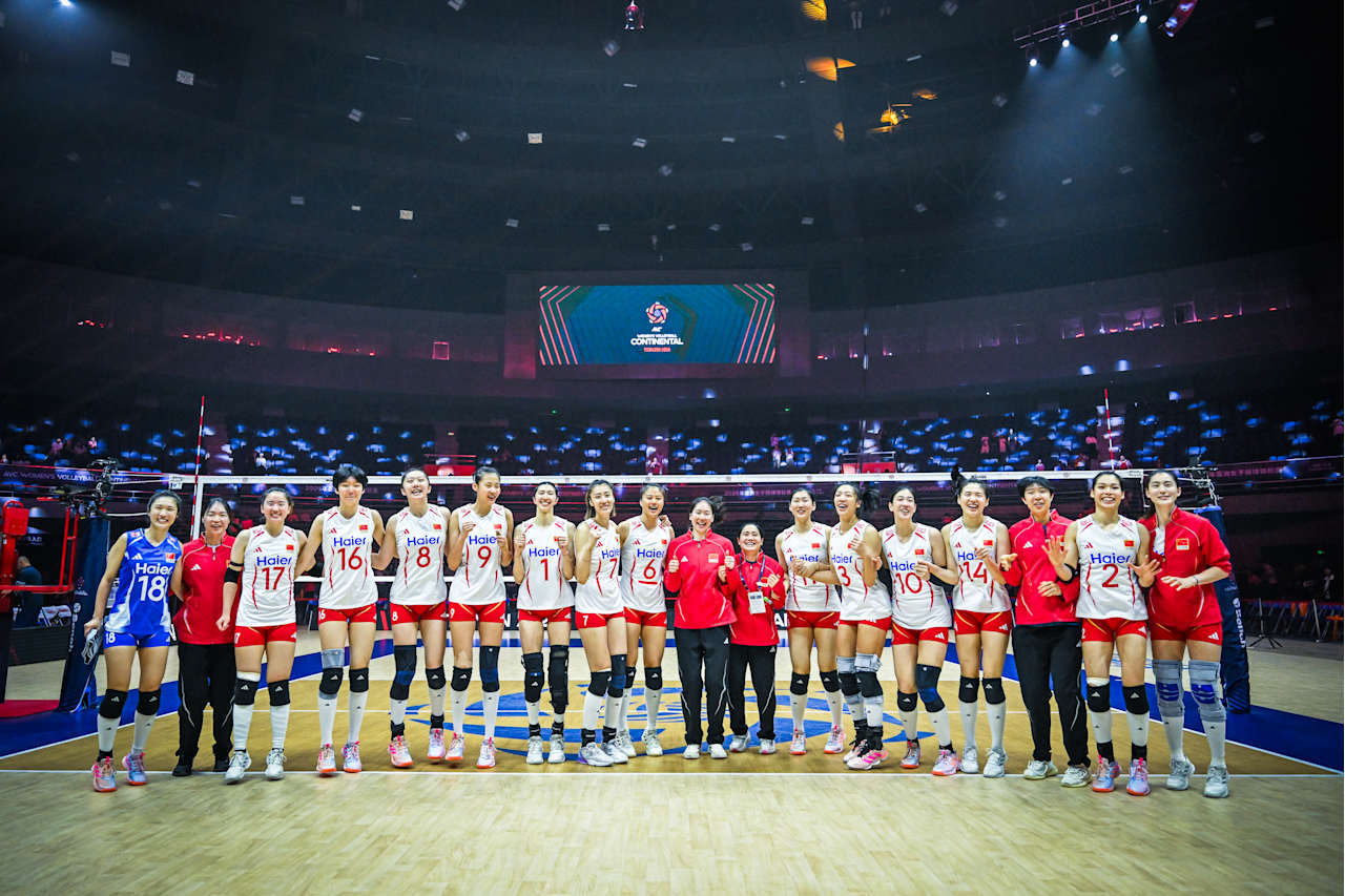 📸2026女排亚锦赛第4场胜利合影✌🏻零封进四强，距离洛杉矶奥运门票仅剩2场