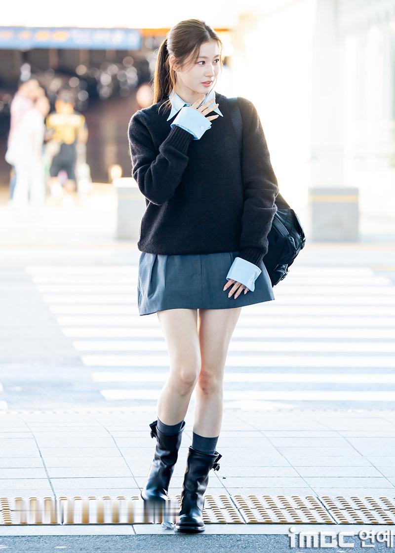 Sana｜PRADA 米兰时装周 品牌代言人凑崎纱夏机场出发，学姐好美呀～✨衬衫