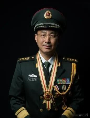 请您停留一秒，向战斗英雄韦昌进致敬！
他是江苏南京人，他先后荣立一等功2次，是首