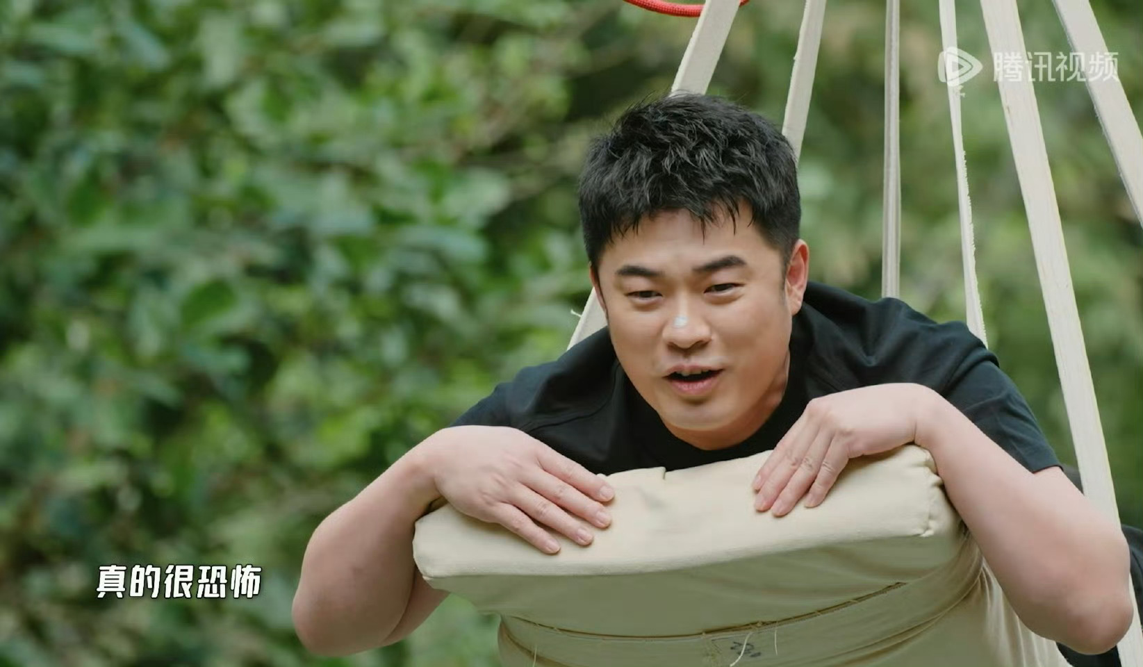 鹿晗好像不恐高了有的人嘴上说挺好玩的，可实际呢，我这该死的笑点 