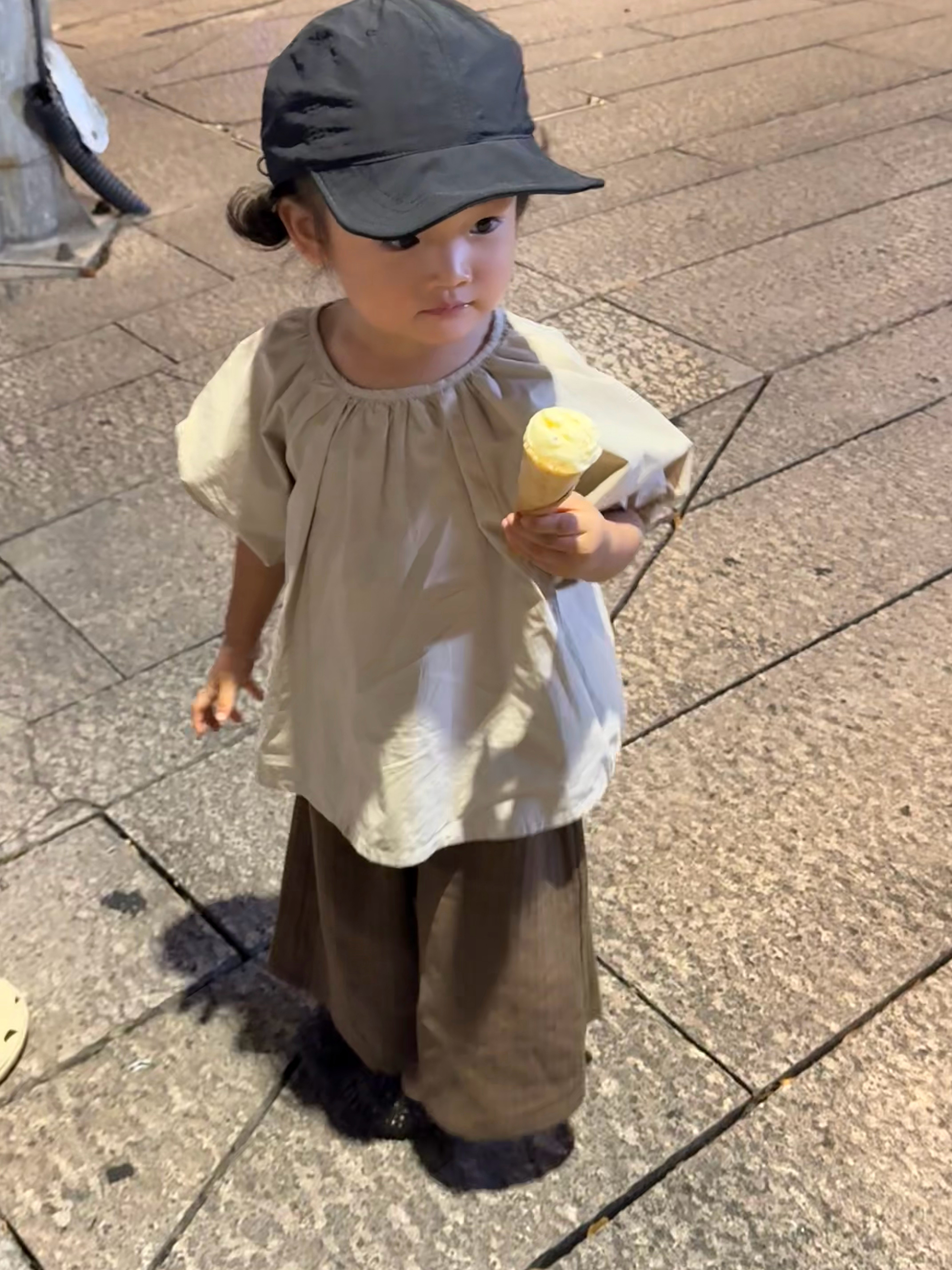 今天开始不肯去幼儿园了 进去头一次哭的稀里哗啦不愿意去 养娃陪娃真的比卖几千件衣