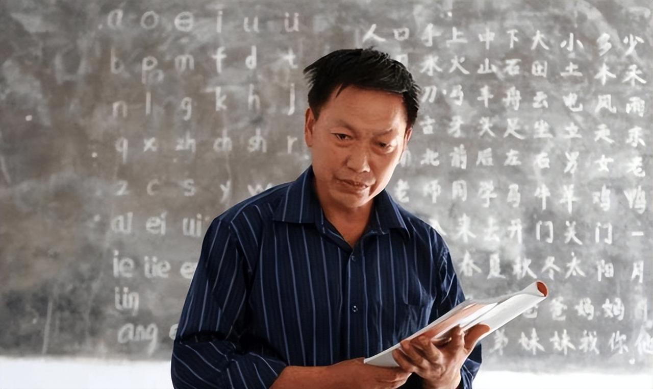 周末不太忙，便约了在城里上班的几个同学，回老家去看初中班主任老师。
因为都是在本