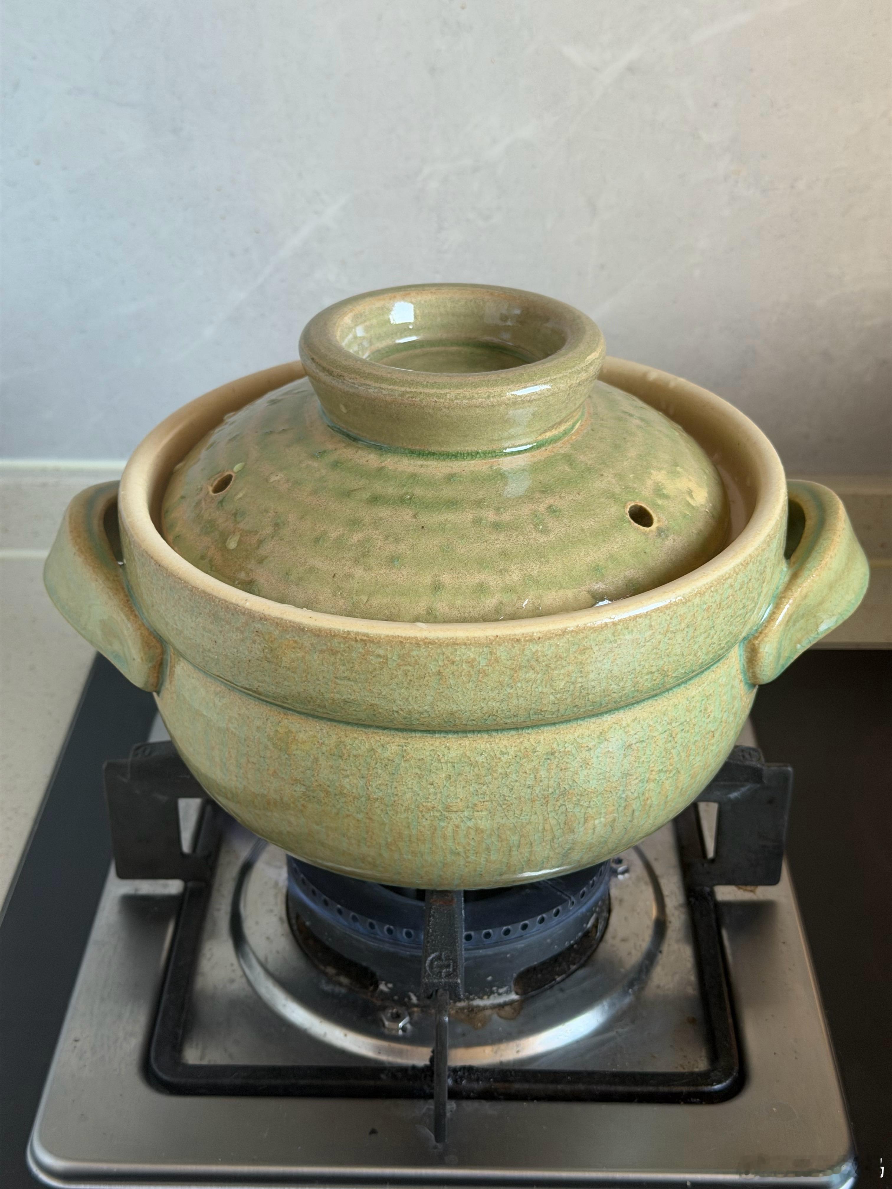 山姆买的琵琶腿，卤了一下，顺便卤点鸡爪和鸡蛋，摆盘加上几个西兰花，我这一盘能卖多