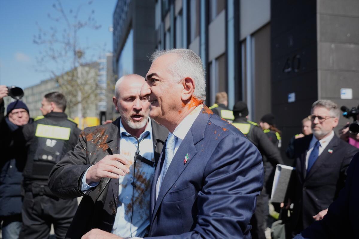 流亡王储的“红运”现场，评论区笑不活了！
 
最近伊朗流亡前王储礼萨·巴列维的尴