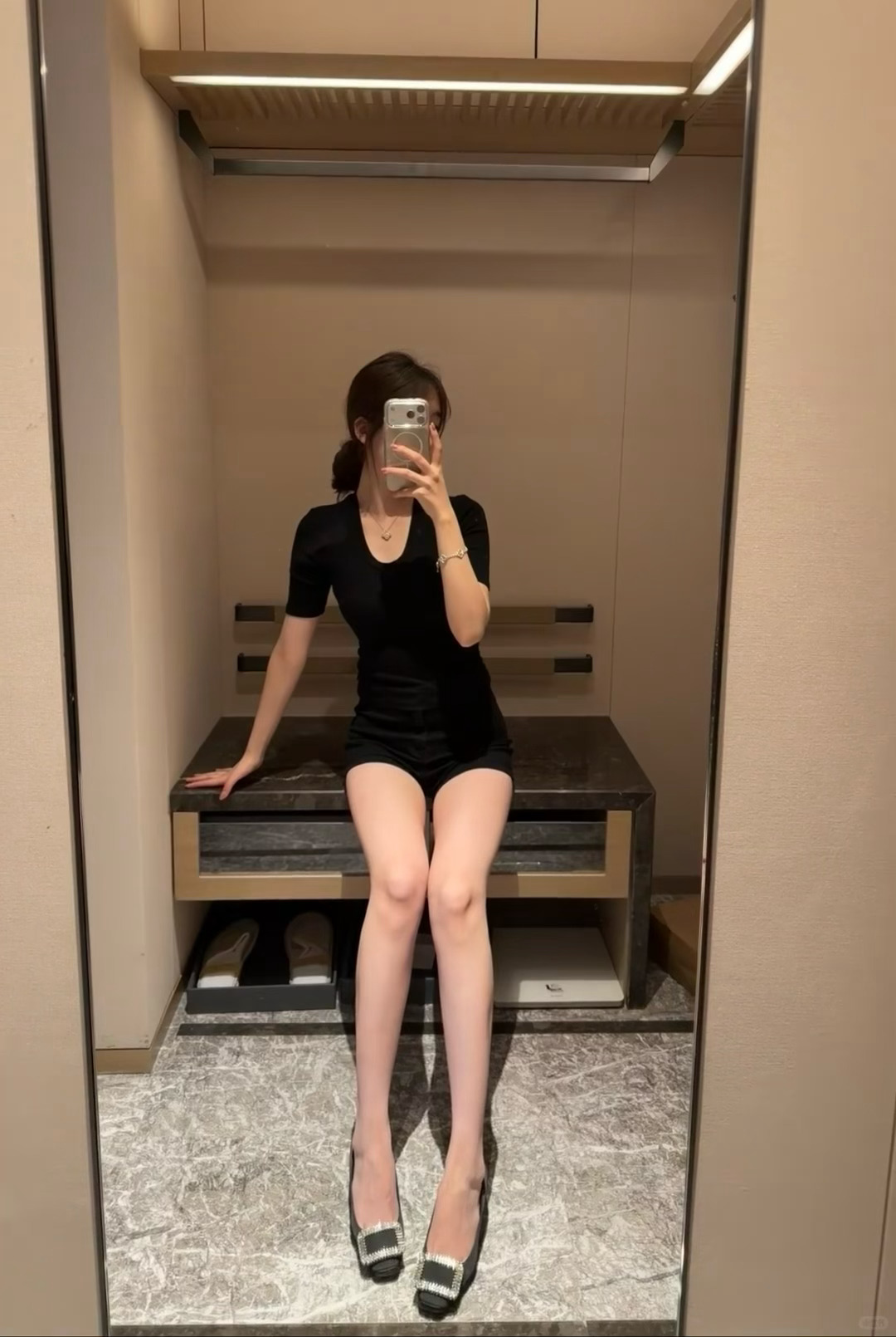 美女总是孤独的 