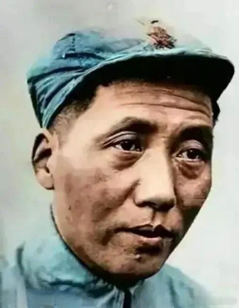 毛泽东的历史完全不能细看，就像一部科幻小说很多人不明白他的能力和水平到底有多强。