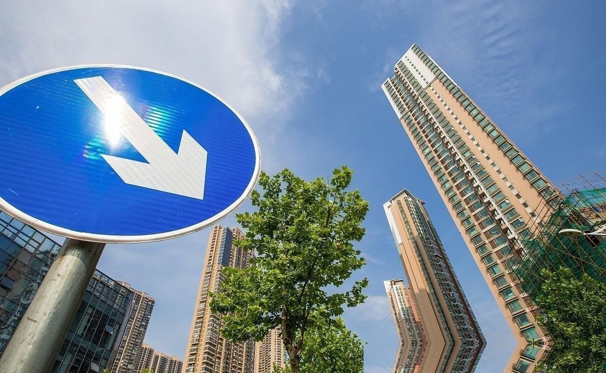别光盯着超市里那几毛钱涨跌的青菜了。2026年下半年真正松动的，是那些普通人一辈