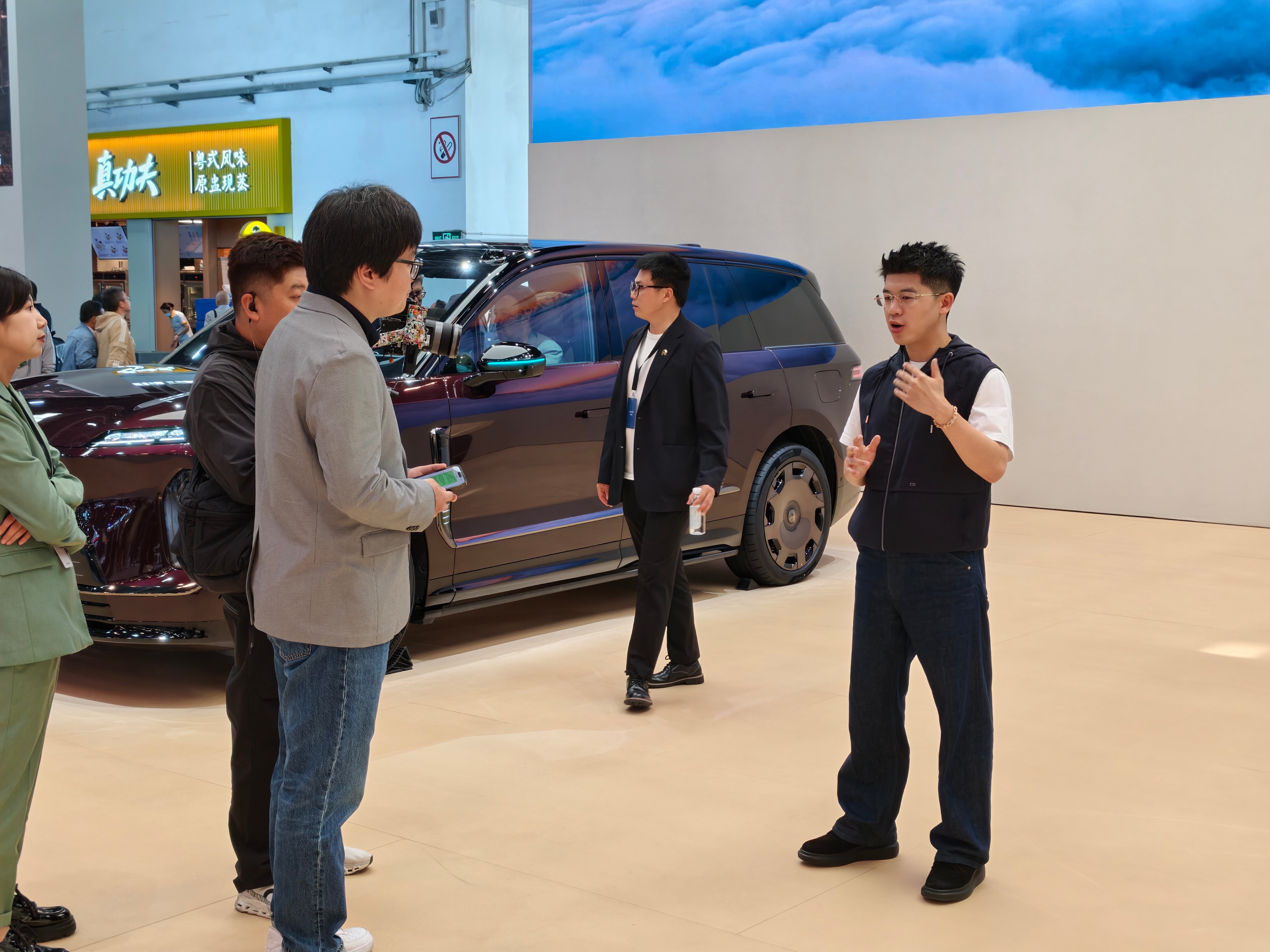 蔚来北京车展的主角，还得是 ES9，这次来了两台车，专属区域预约制拍摄，个人最喜