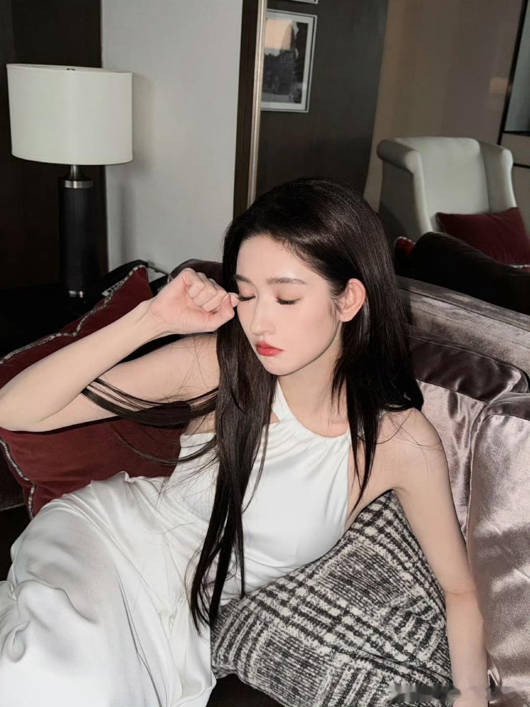 谁家女主害怕时唱rap啊 害怕时不跑不改押韵？这女主说唱魂燃得不是时候啊！ 