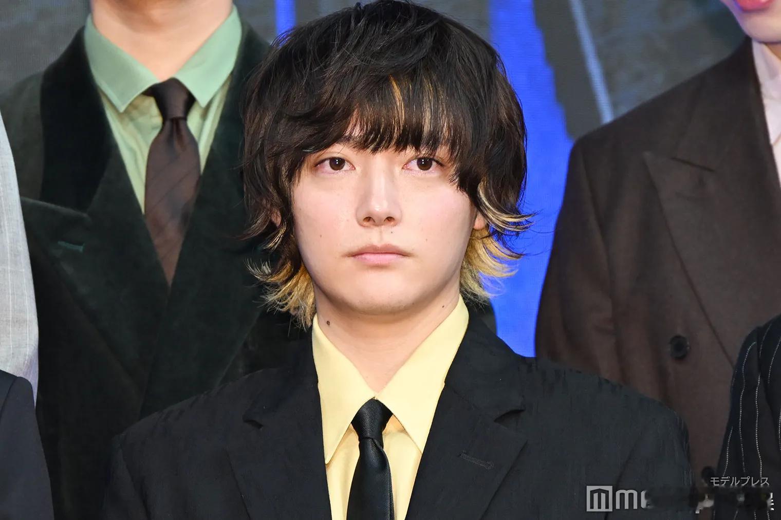 真人版电影《蓝色监狱》制作报告会于7日在东京都内举行，高桥文哉（饰演洁世一）、樱