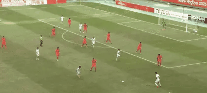 中国U23国足vs乌兹别克斯坦U23收缩的太严重了，一直被压着打，不进才怪 ​​