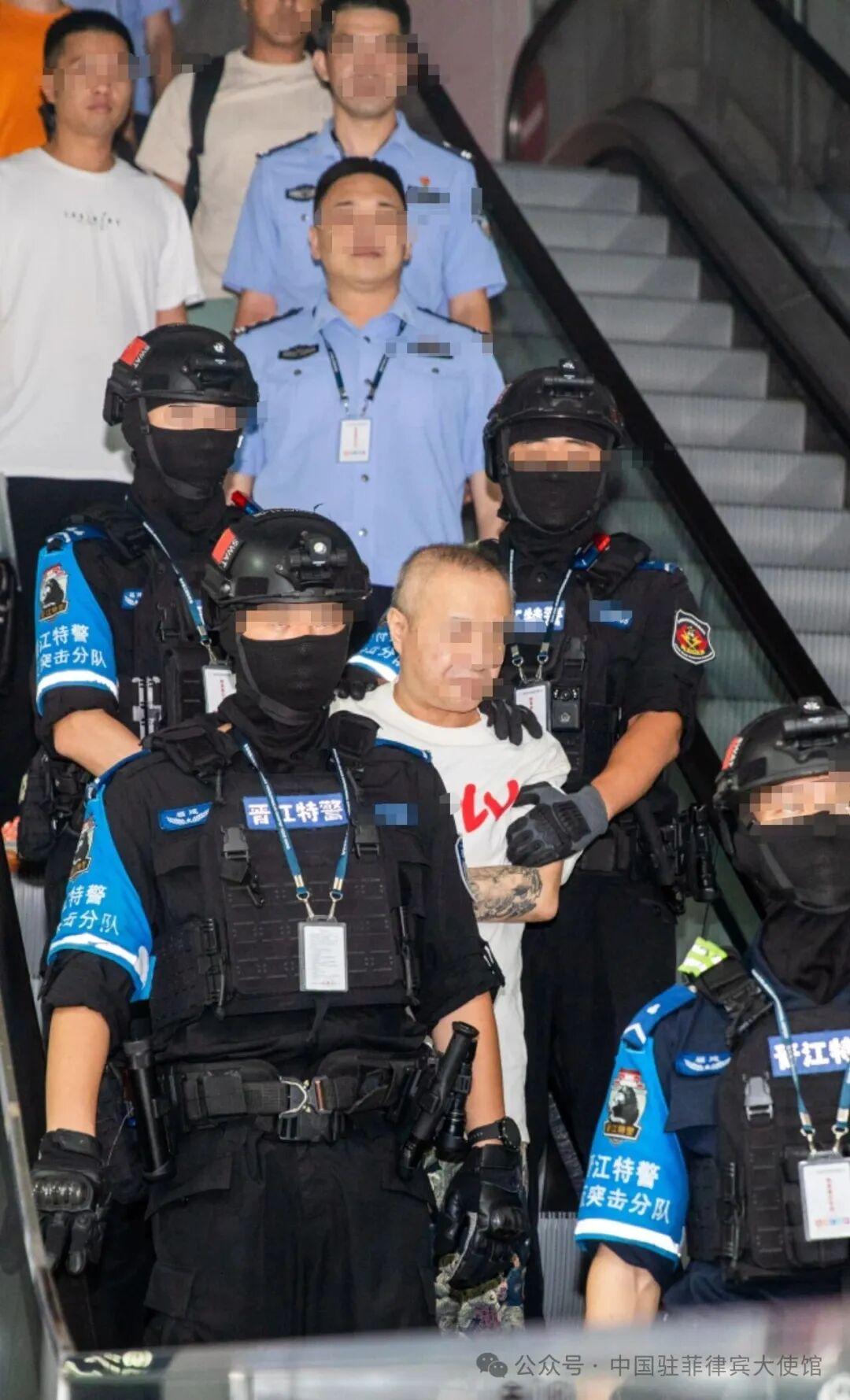 血债血偿！潜逃多年的“恶魔”终于被揪回国，大快人心！


天网恢恢，疏而不漏！那