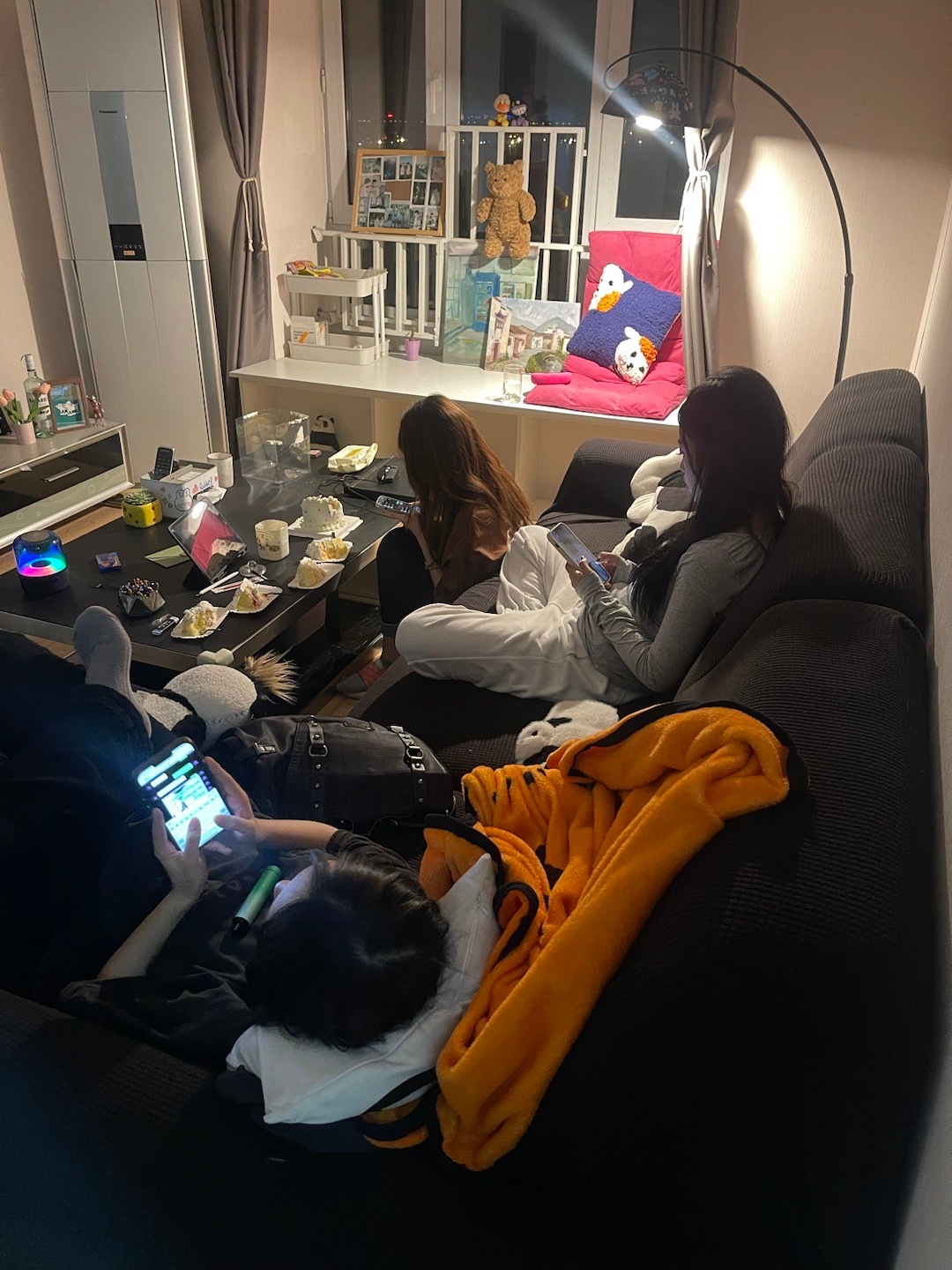 悄悄拍下这一幕我最好的朋友 瞒着我飞来天津给我过生日在今天 我觉得我是最幸福的人
