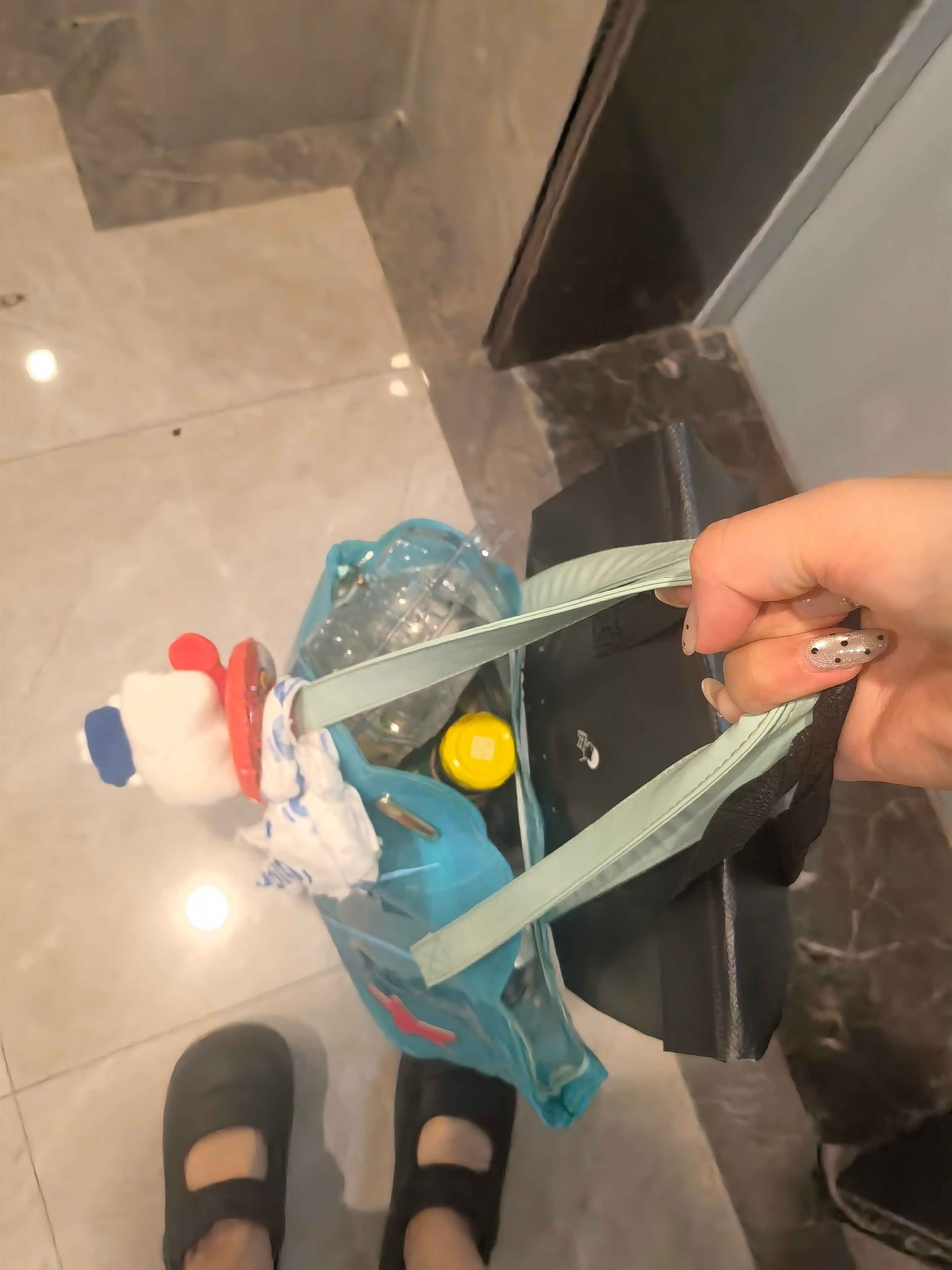 真正的搬家通货用皮带和调料换 ​​​