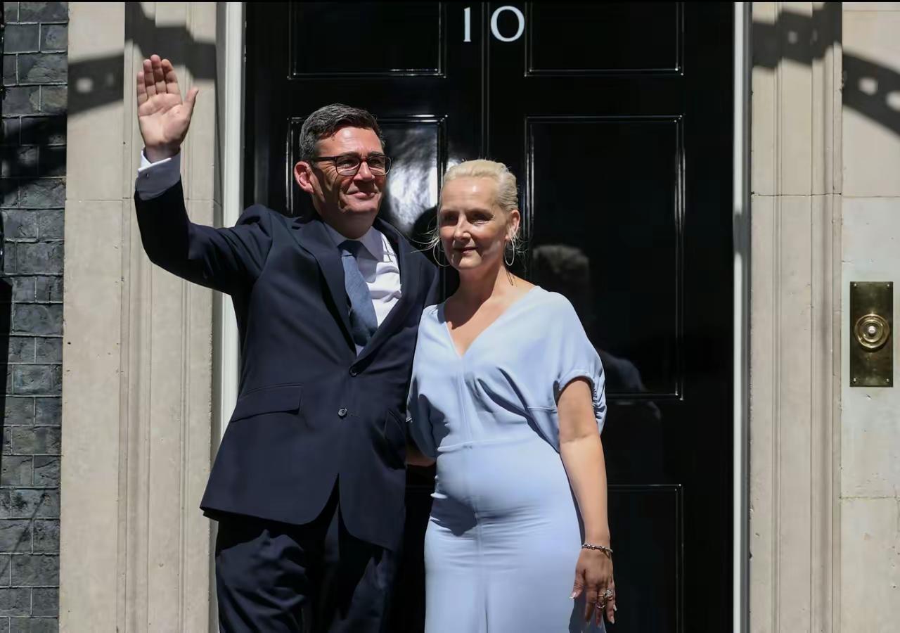 又是一个斯塔默？
英国新首相就任第一件事情：与泽连斯基和特朗普通电话！
伦敦时间