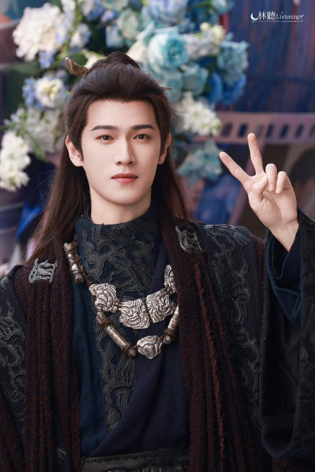 李昀锐面部生理性颤抖李昀锐演的太好了，诸葛玥剧痛时脸部不自觉发抖，蜷缩隐忍，看得