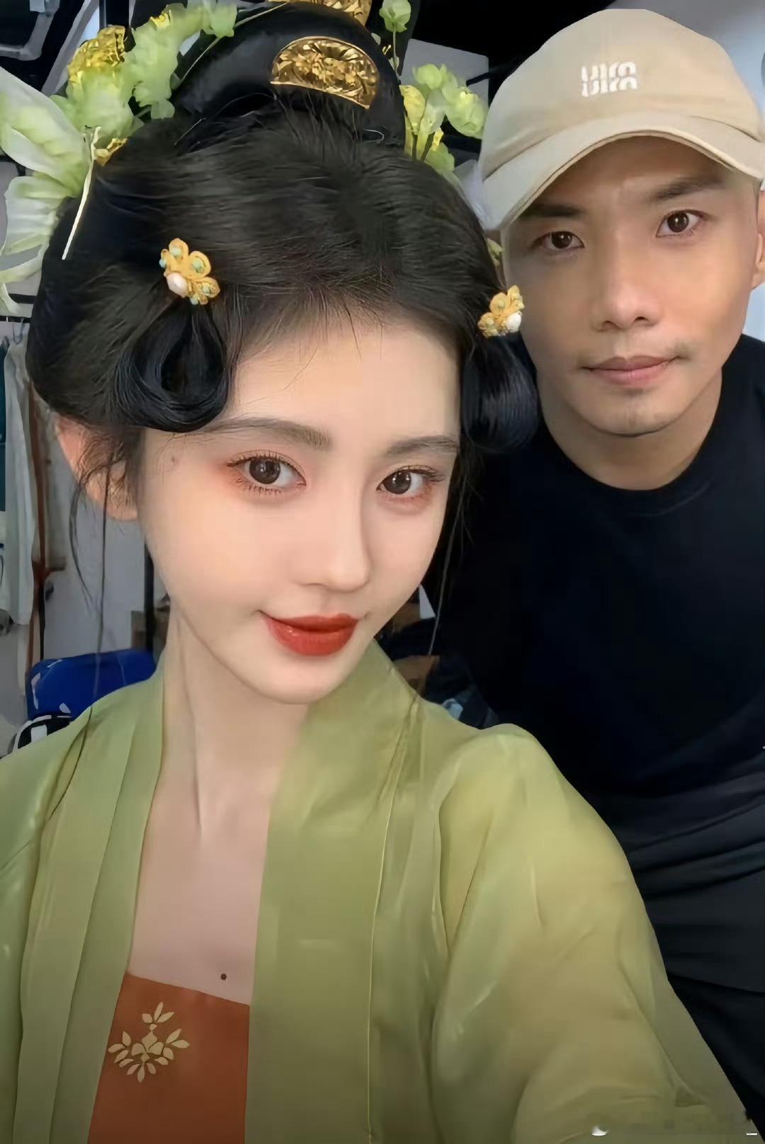 #王亚飞和鞠婧祎聊化妆##鞠婧祎[超话]#本身就很懂化妆的人遇到另一个超绝化妆师
