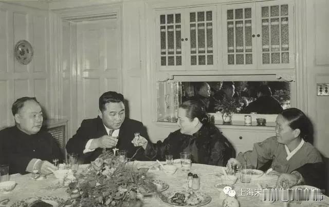 图一：1958年12月5日晚，宋庆龄在上海寓所设宴欢迎朝鲜民主主义人民共和国首相