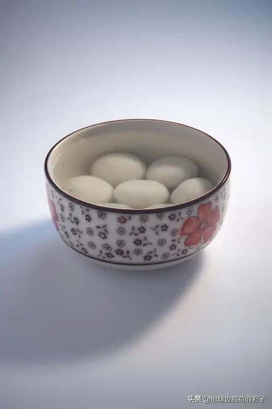 做好的元宵一冻就裂开，原因还挺多。
可能是急速冷冻，在零下18℃以下速冻时，外层