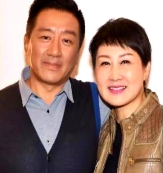 1996年，张凯丽差点给婆婆单独买房，结果丈夫一句“不用”，把她拦住了。
很多人