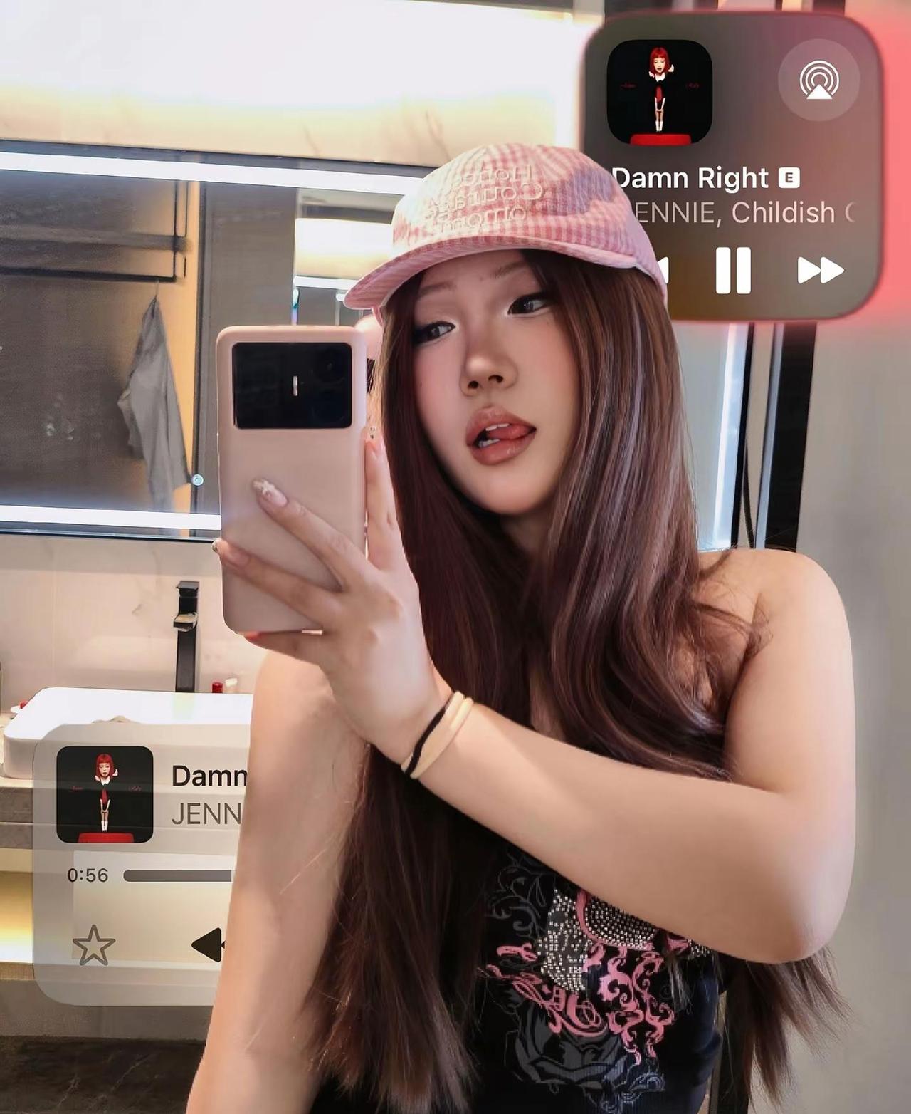 LIKE JENNIE 。Who wanna rock with Jennie?