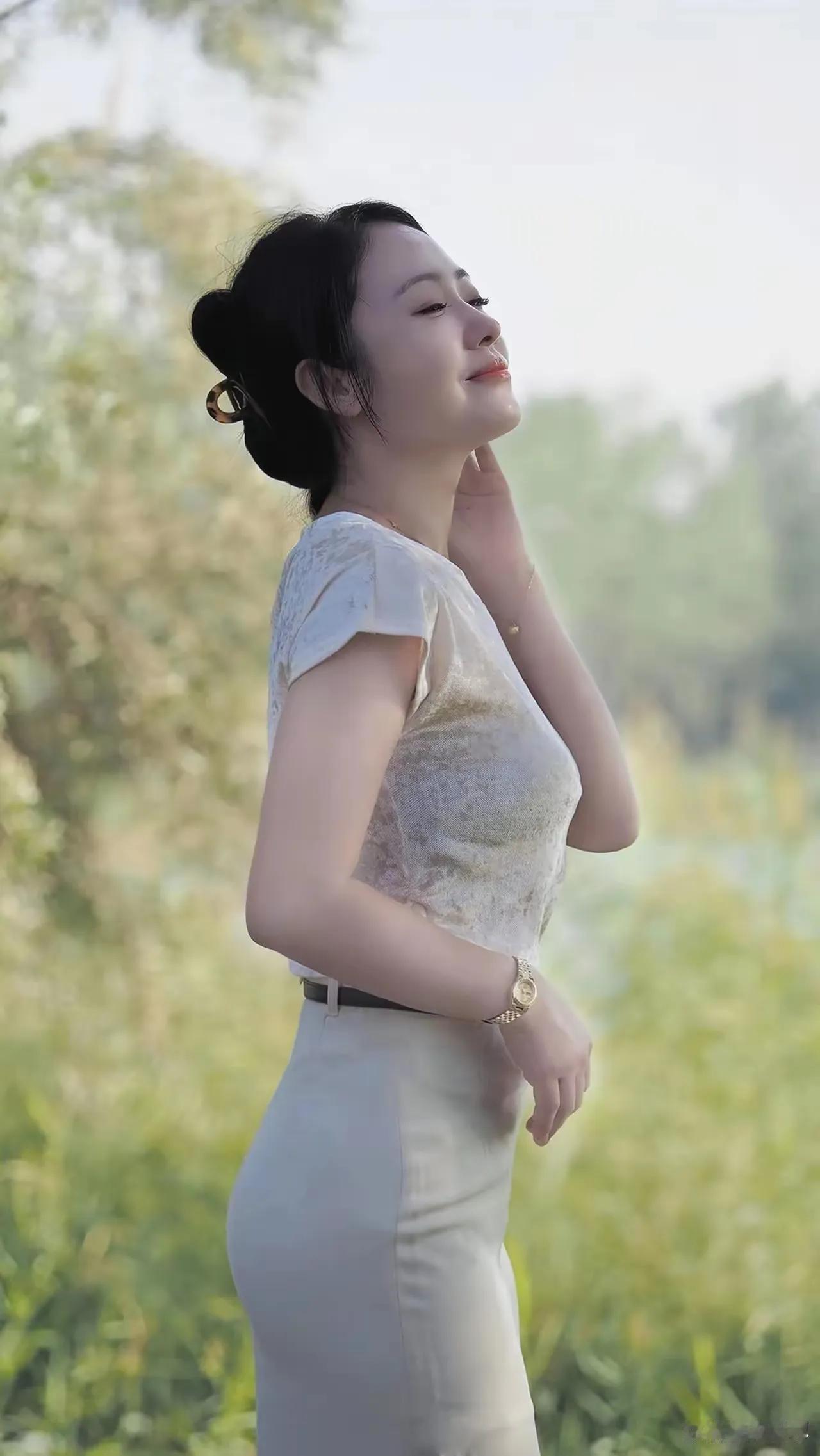 财富是男人的魅力，
魅力是女人的财富。