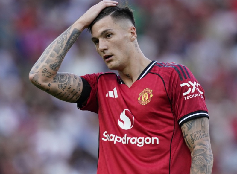 迈克尔·欧文日前接受采访，并谈到曼联前锋舍什科，他认为舍什科不是曼联的长期答案。