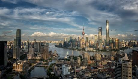 2024年上海高考人数约5.4万人，2025年猛增到6.3万人，足足多了快1万人