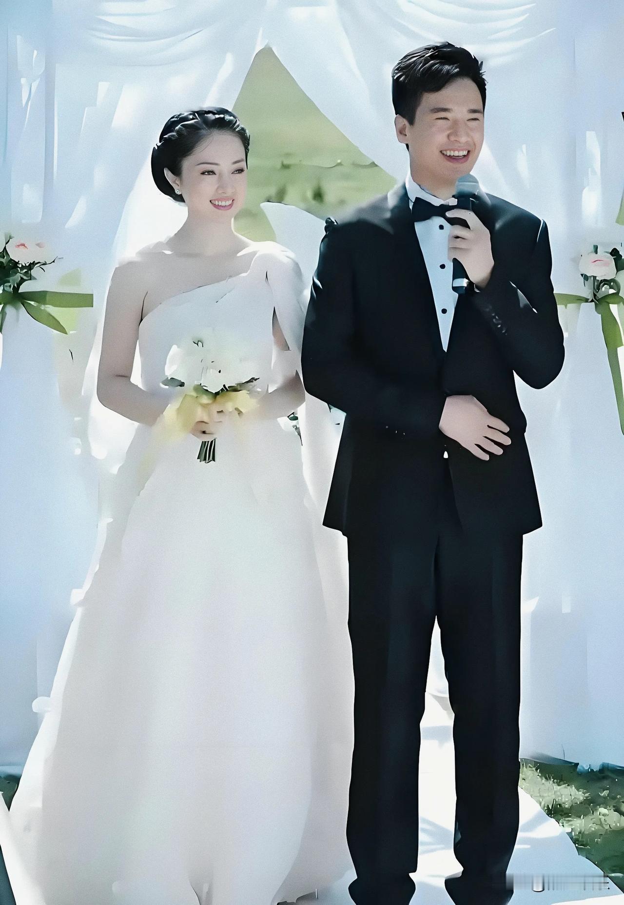 在生活中，总有一些微妙的瞬间能反映出人的真实性格。张维伊买单时那磨磨蹭蹭的模样，