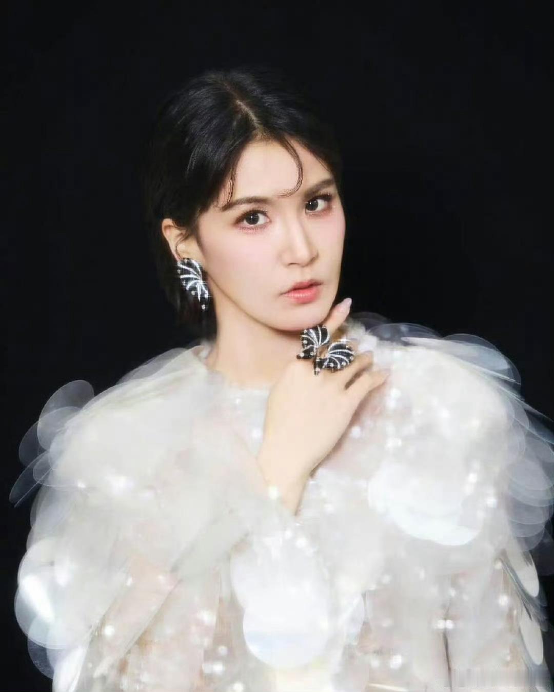 曾沛慈感谢赵兆陪熬夜浪姐直播幕后，沛慈坦言舞台出彩离不开赵兆深夜陪伴，真挚感谢不