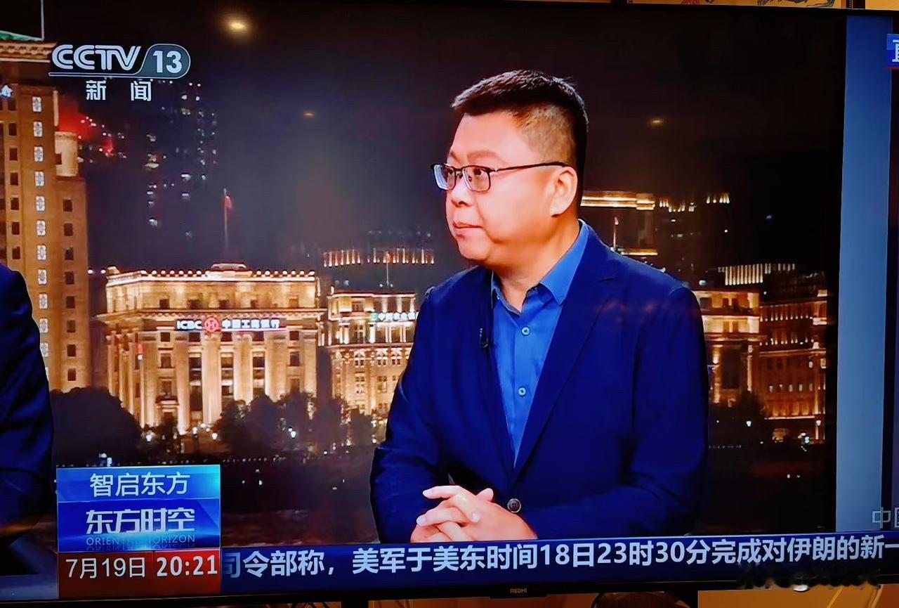 刚在前方演播室做完央视新闻频道《东方时空》WAIC特别节目直播。节目中，我提出了