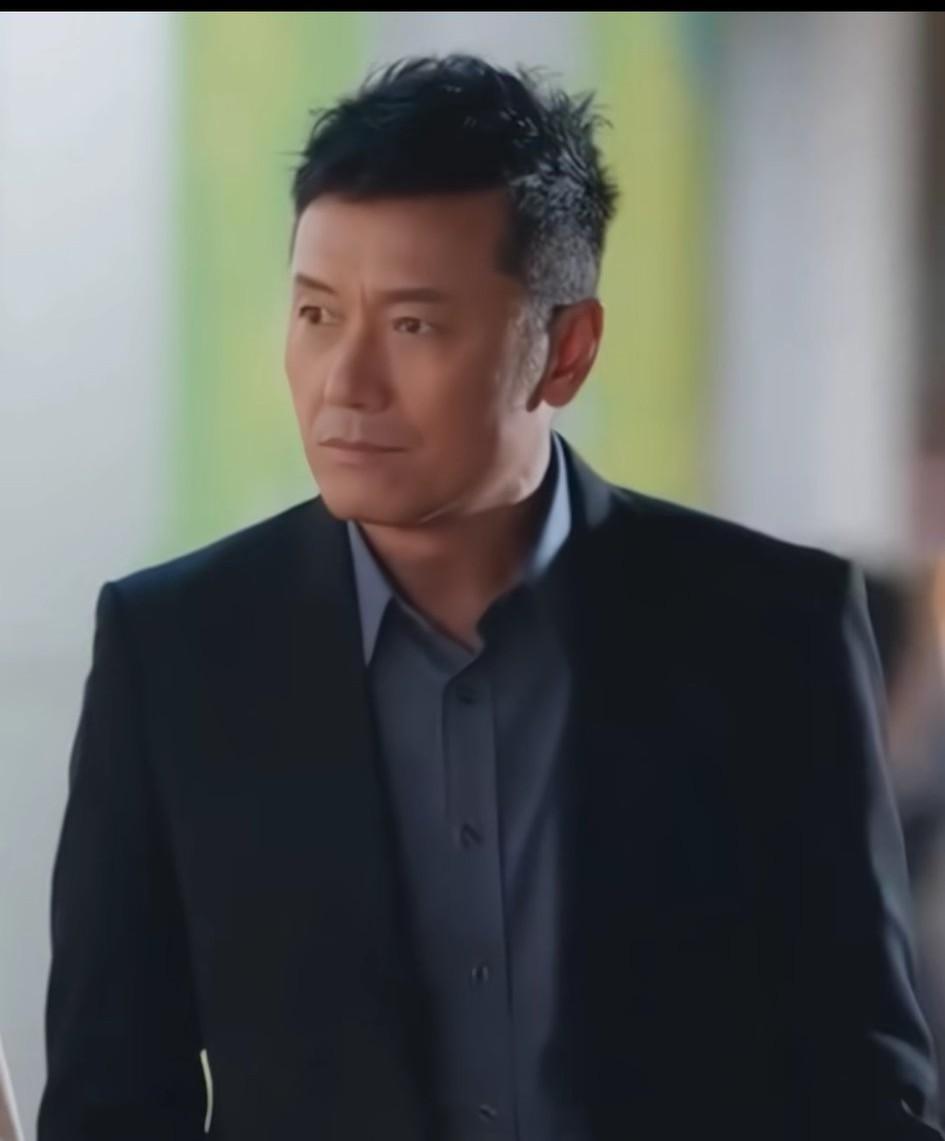 ”三哥”一个在娱乐圈中无人不知无人不晓的称呼，他真的就是一个不老的传说，岁月唯独