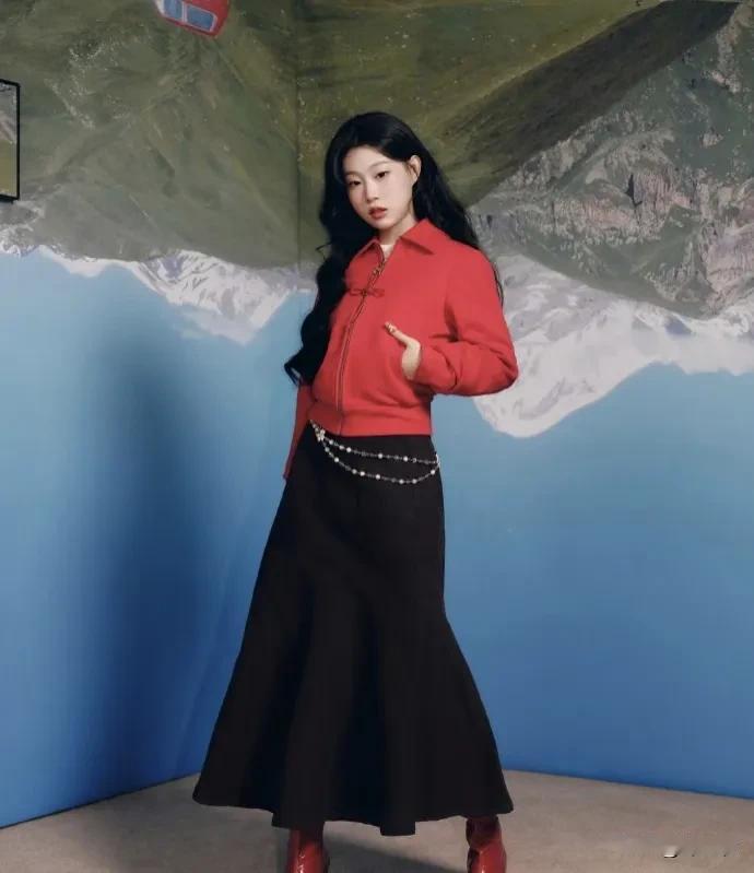 娱乐圈挺多关系户的，但是有些最起码人家都有优势并且摆脱自己标签了。

而这个沈佳