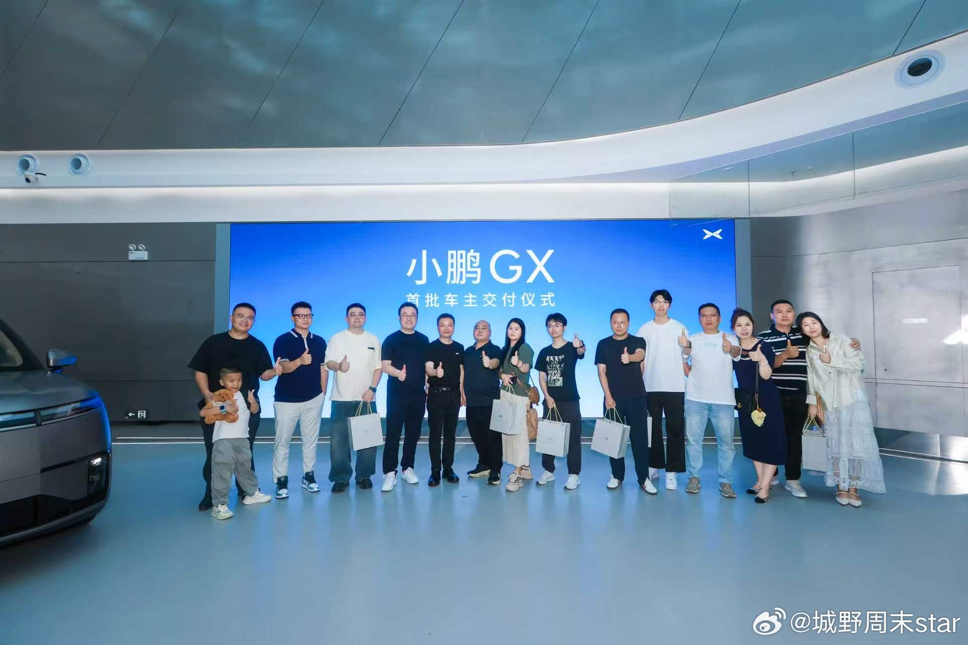 何小鹏让出2个名额给车主优先提GX小鹏GX开启大规模交付5月25日18:00，小