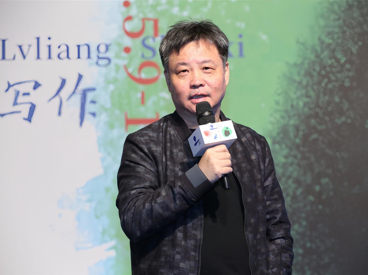 不同的年龄，读书的意义不一样。

作为一个普通家庭出身的人，我切身的感受是：读大