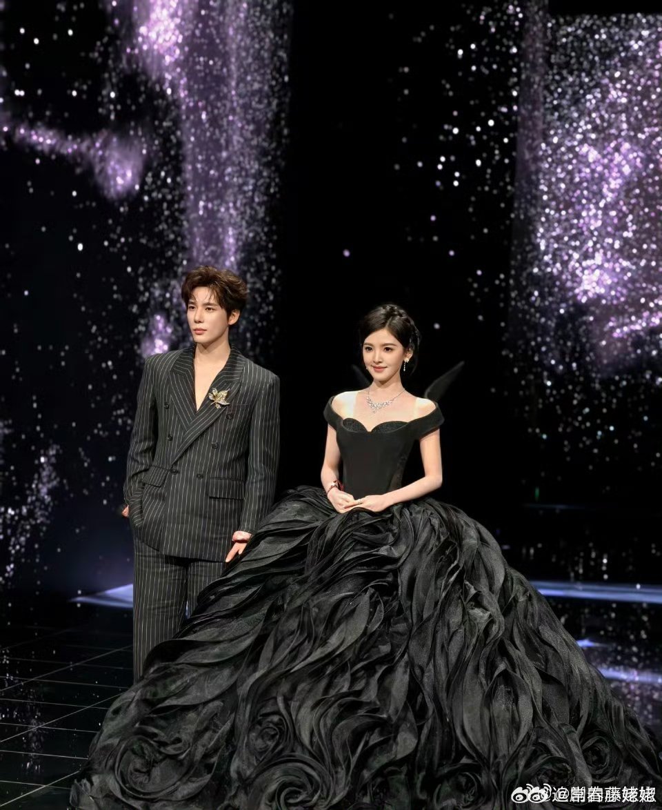 王安宇和章若楠，不太熟的感觉 