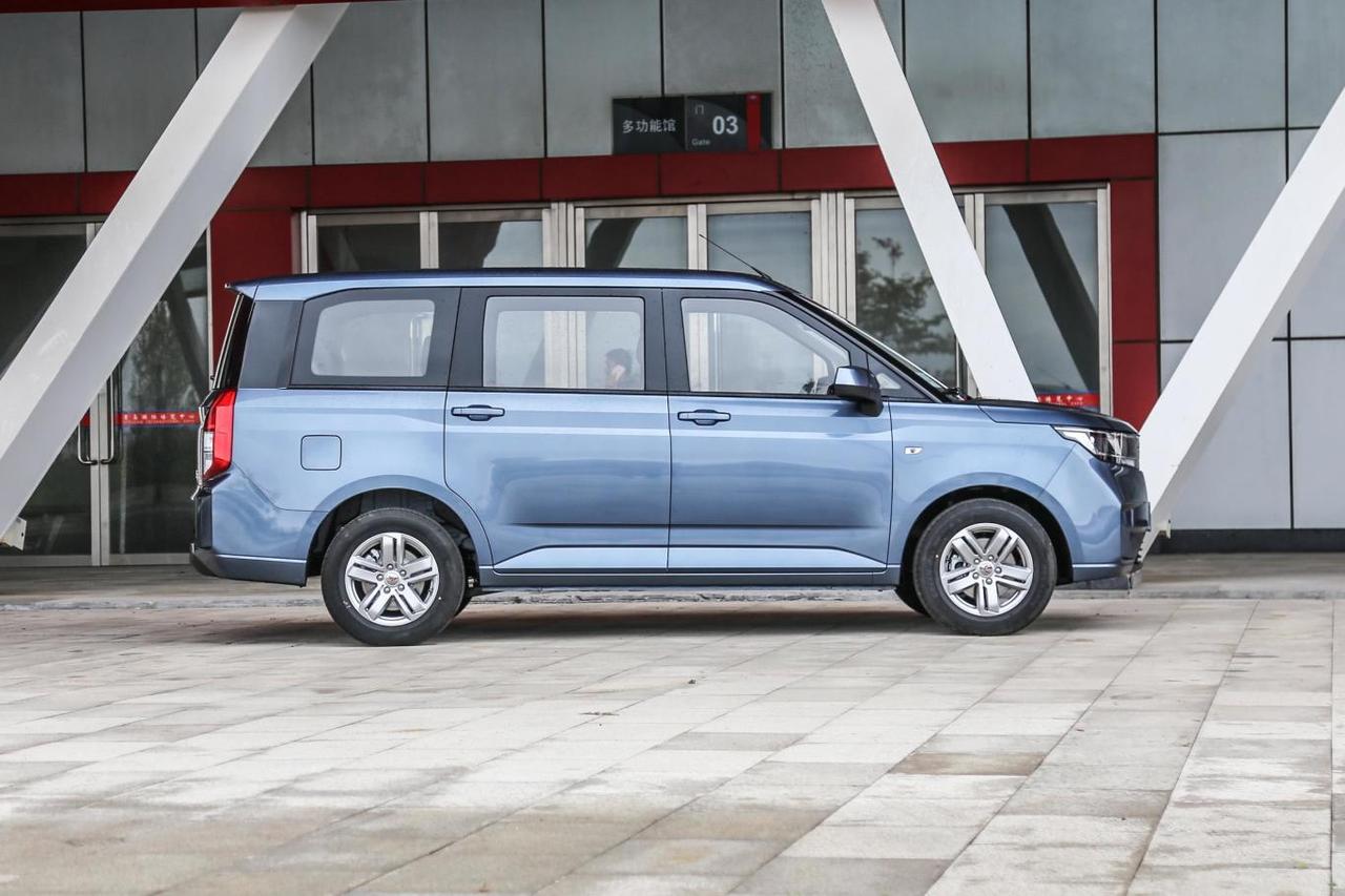 作为一名经常和粉丝互动的汽车博主，最近后台收到最多的问题就是：预算 6 万左右，