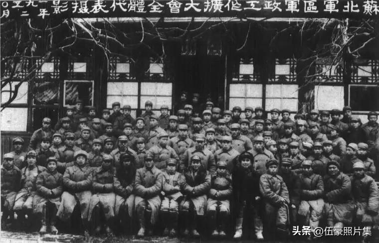 1950年2月，苏北军区军政工作扩大会议期间留影，前排左三为熊挺，左五为肖望东，