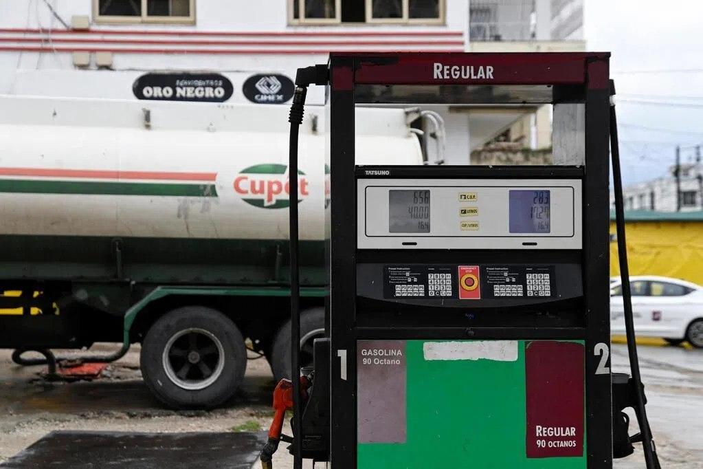 1月29日，特朗普签署行政令宣布国家紧急状态，说白了就是“谁给古巴送石油，就给谁