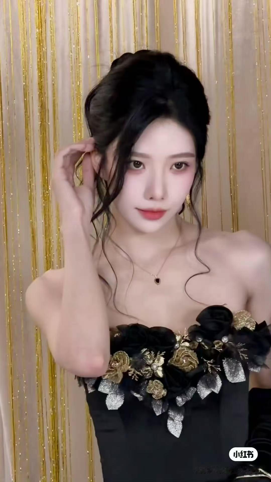 沈梦瑶黑金抹胸裙 ​​​沈梦瑶完全老公姐～太美了姐姐！ ​​​