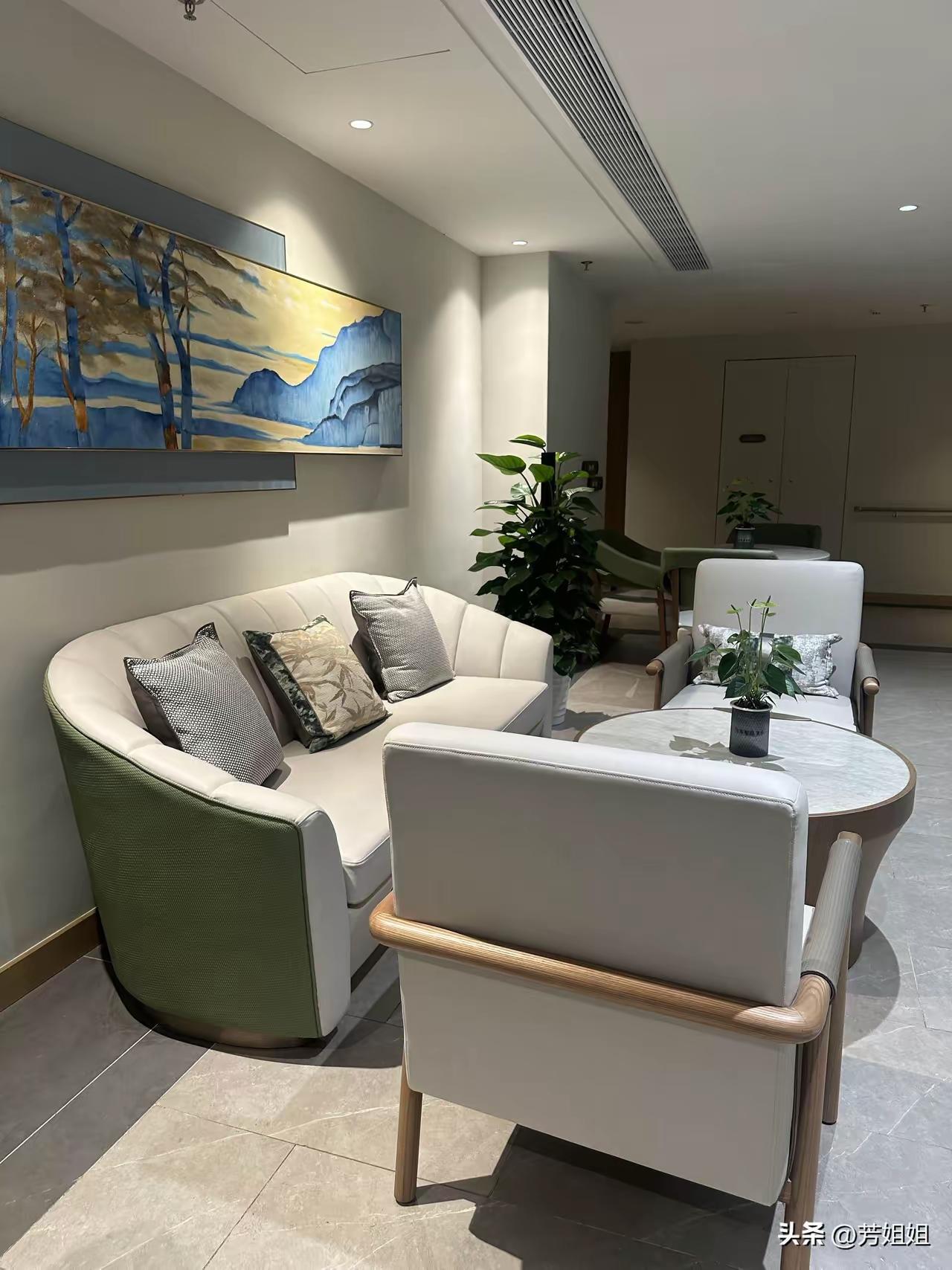 我退休后，一直保持着几个小习惯。
1.每月退休金到手，留下1000元生活费，其余