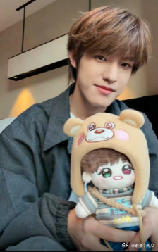 张泽禹冷笑话  被张泽禹的冷笑话圈得死死的，好笑又可爱，他身上那种轻松的魅力，真