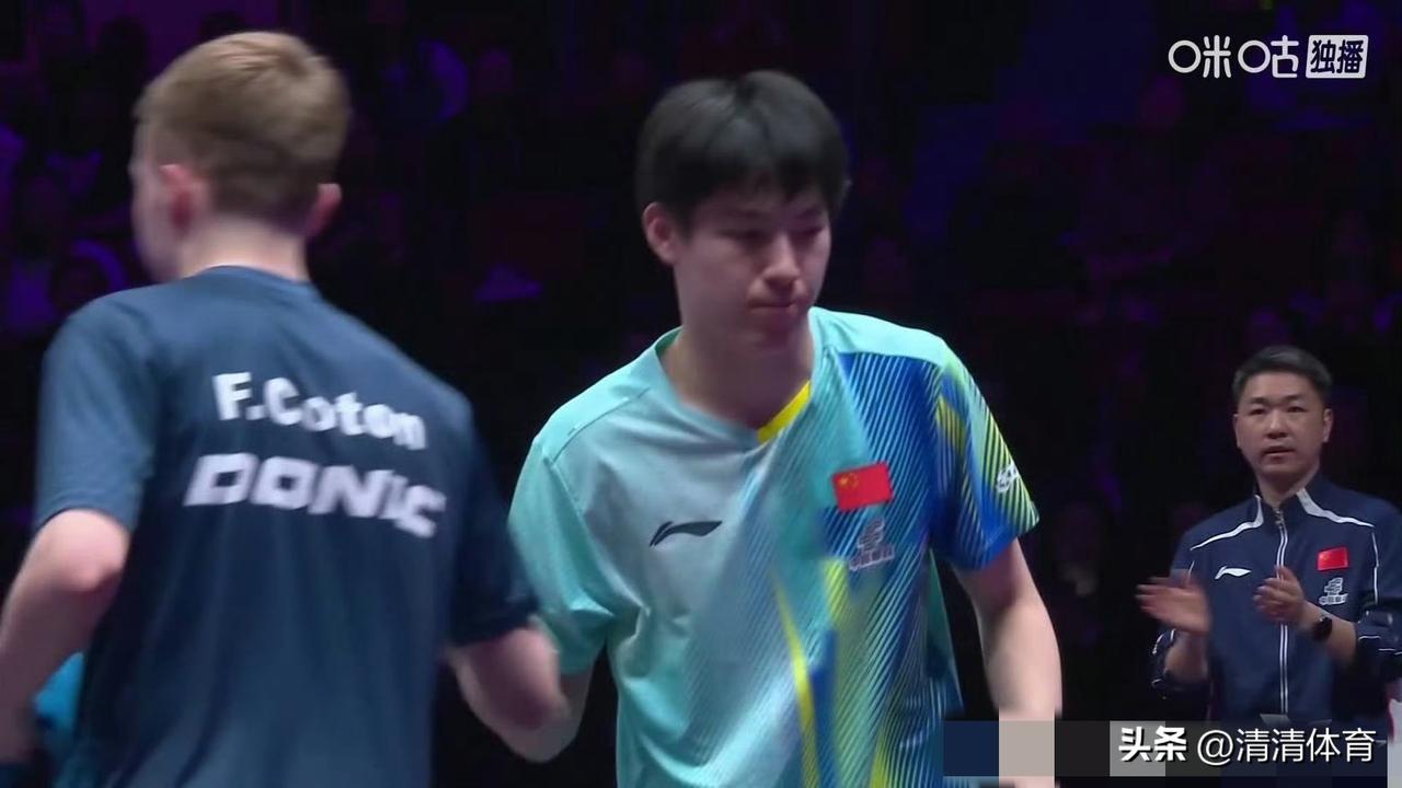 温瑞博3-0横扫科顿，比分11-6、11-4、11-7，强势晋级重庆冠军赛男单1