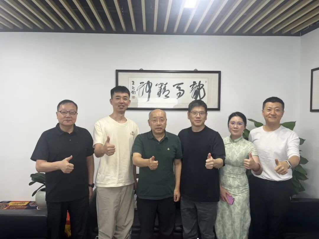 【#耿同学落户杭州#，获聘浙江传媒学院特聘讲师】#耿同学获聘高校特聘讲师# 据浙