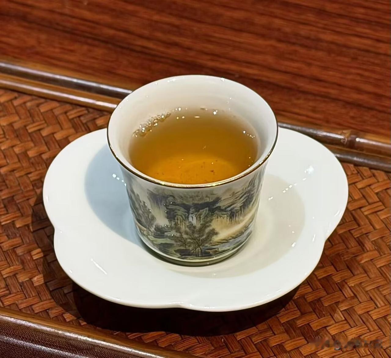 当面不奉承，背后不议论，
闲话不轻信，人心不瞎猜。
茶，几经翻滚，才见真味；
人